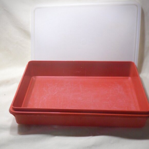 ~~~ TUPPERWARE ~~~ Ideal for Deserts, etc. - Picture 1 of 2